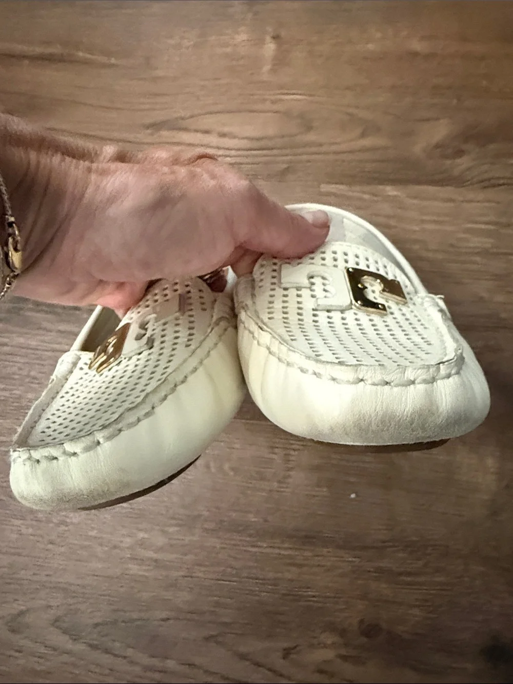 Tory Burch Cream Perforated Leather Driving Loafers with Gold Logo Size 7